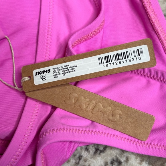 NWT SKIMS Vibrant Pink Mid Coverage Bikini Bottom Size XS - Picture 9 of 9